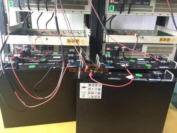 工厂直售 5G基站储能电源与48V20Ah铁锂电池组车载充电机应用解析